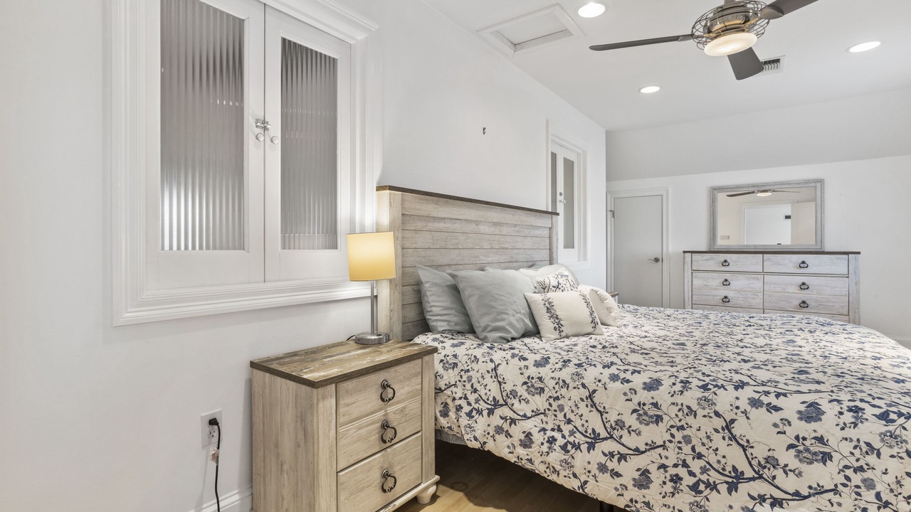 Photo of Bedroom in Shoreline Park