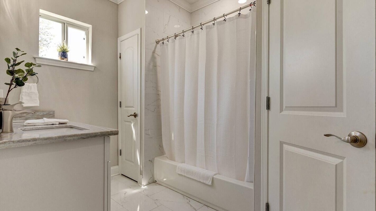 Photo of Bathroom in Tulane - Gravier