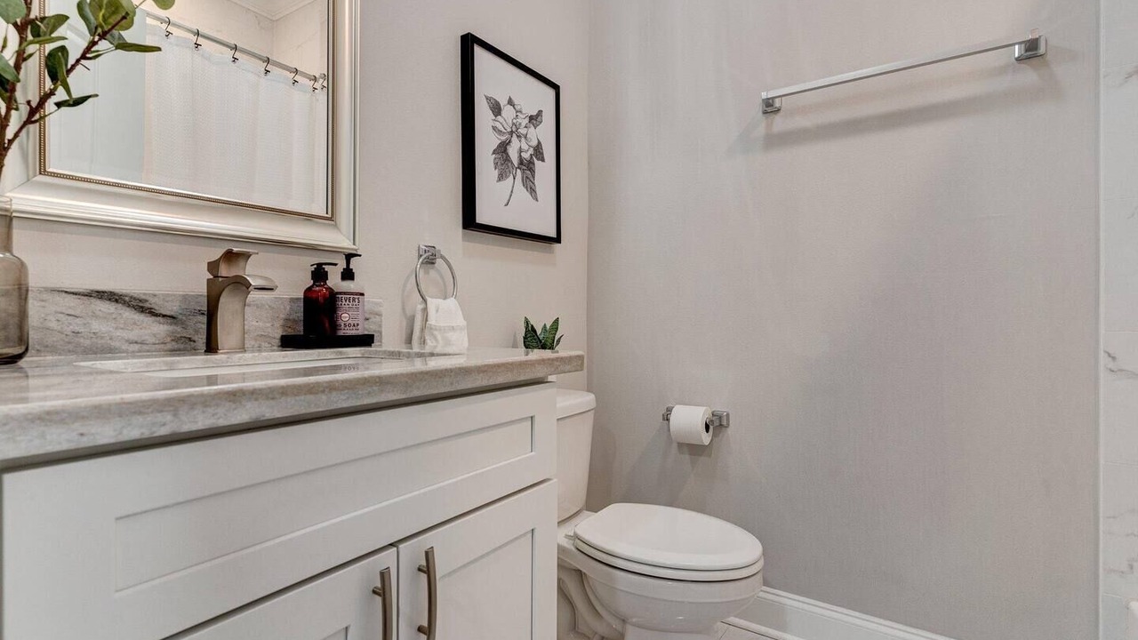 Photo of Bathroom in Tulane - Gravier