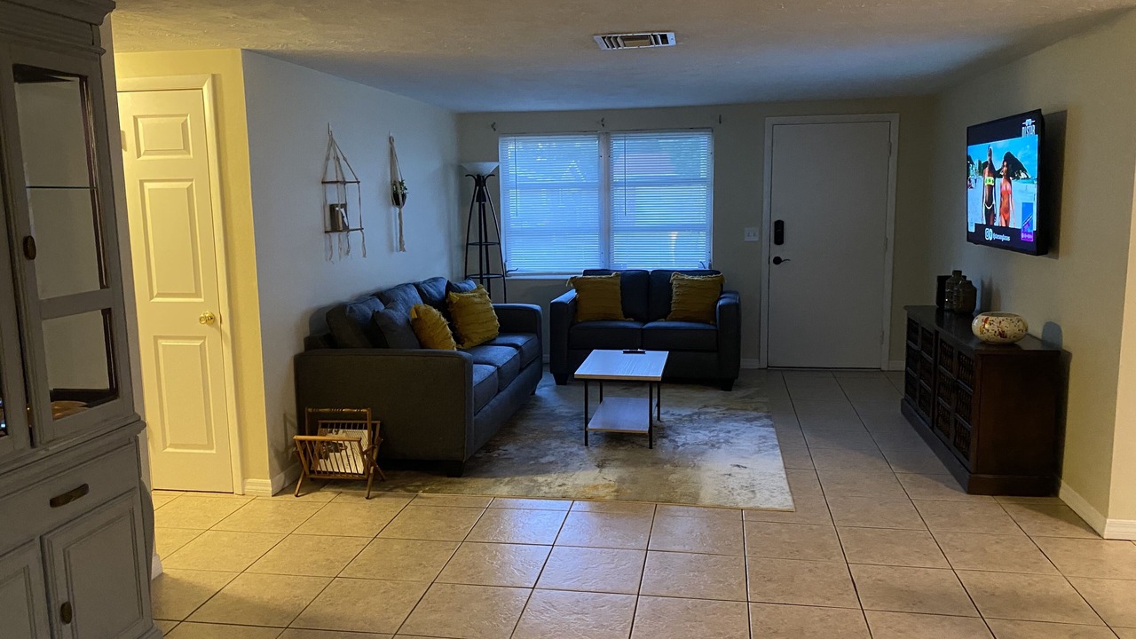 Photo of Livingroom in Aloha Gardens