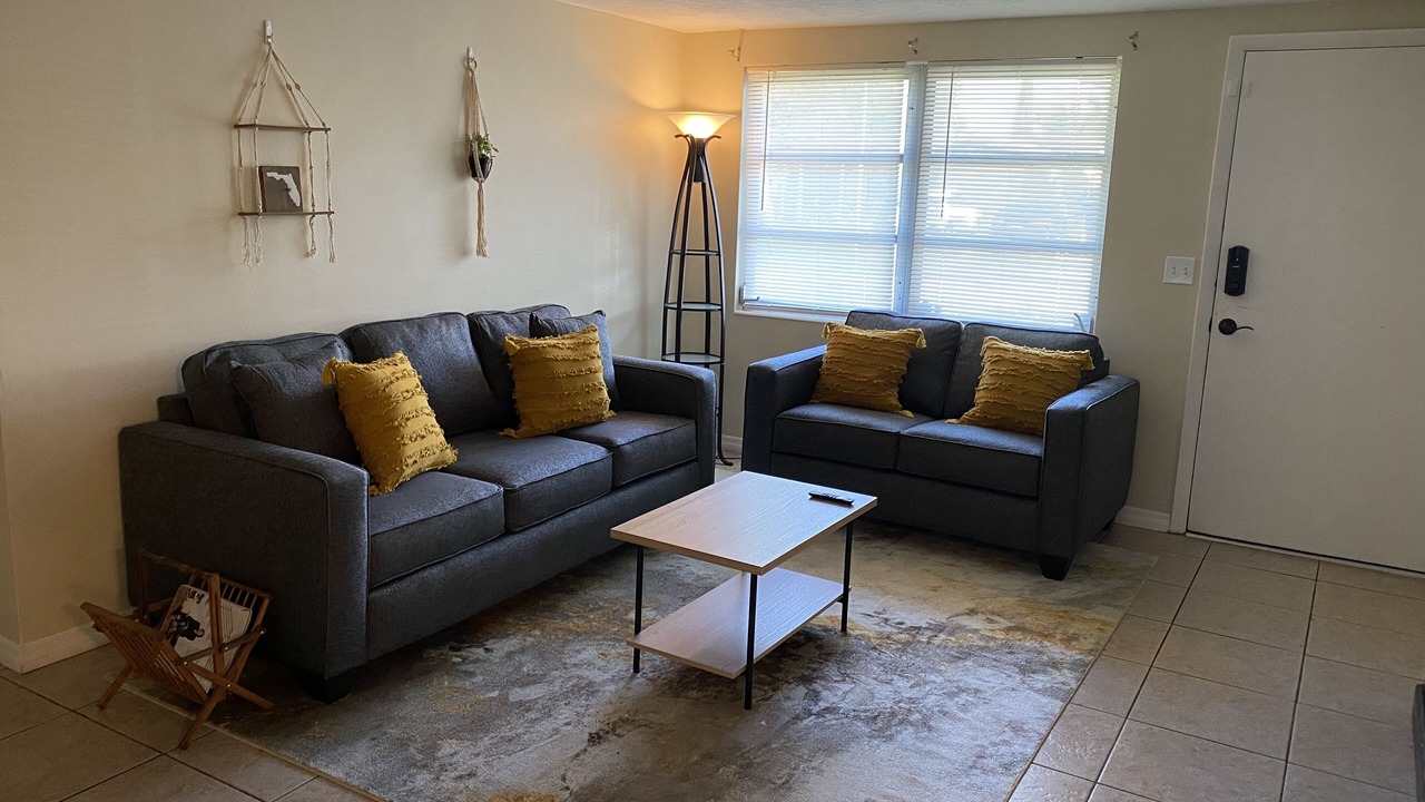 Photo of Livingroom in Aloha Gardens