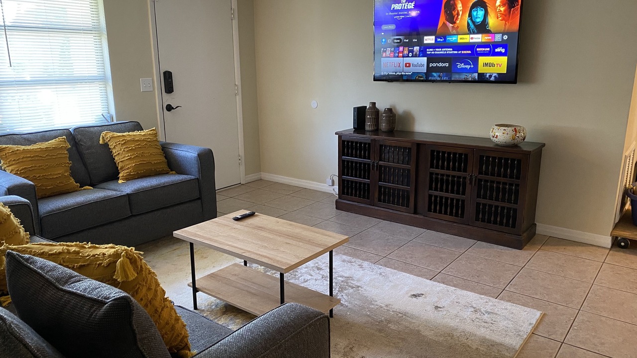 Photo of Livingroom in Aloha Gardens