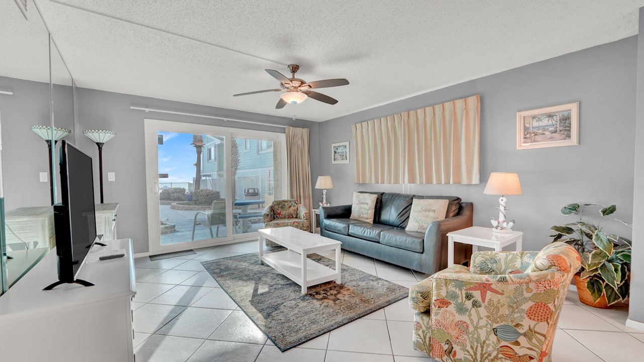 Photo of Livingroom in Biltmore Beach