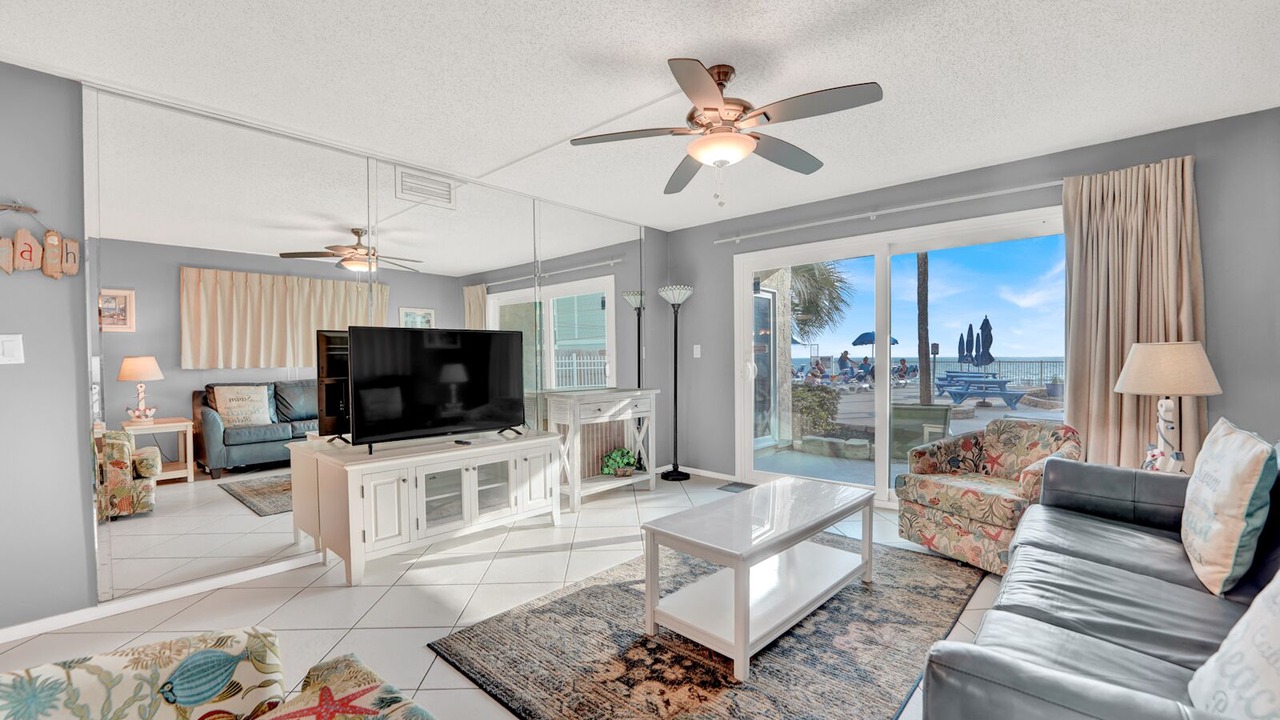 Photo of Livingroom in Biltmore Beach