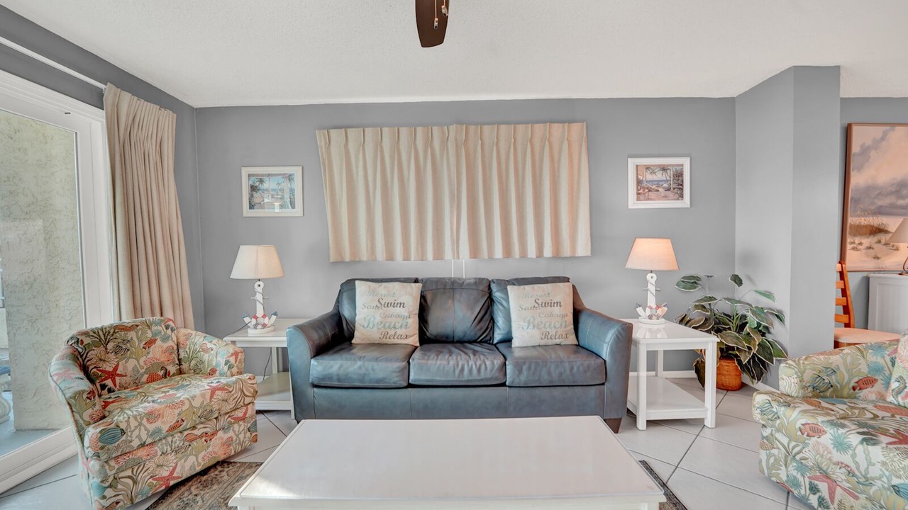 Photo of Livingroom in Biltmore Beach