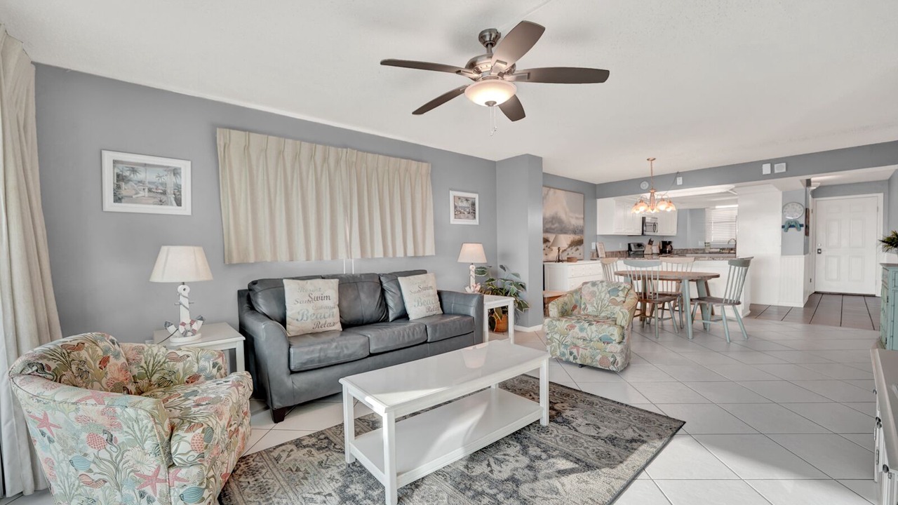 Photo of Livingroom in Biltmore Beach