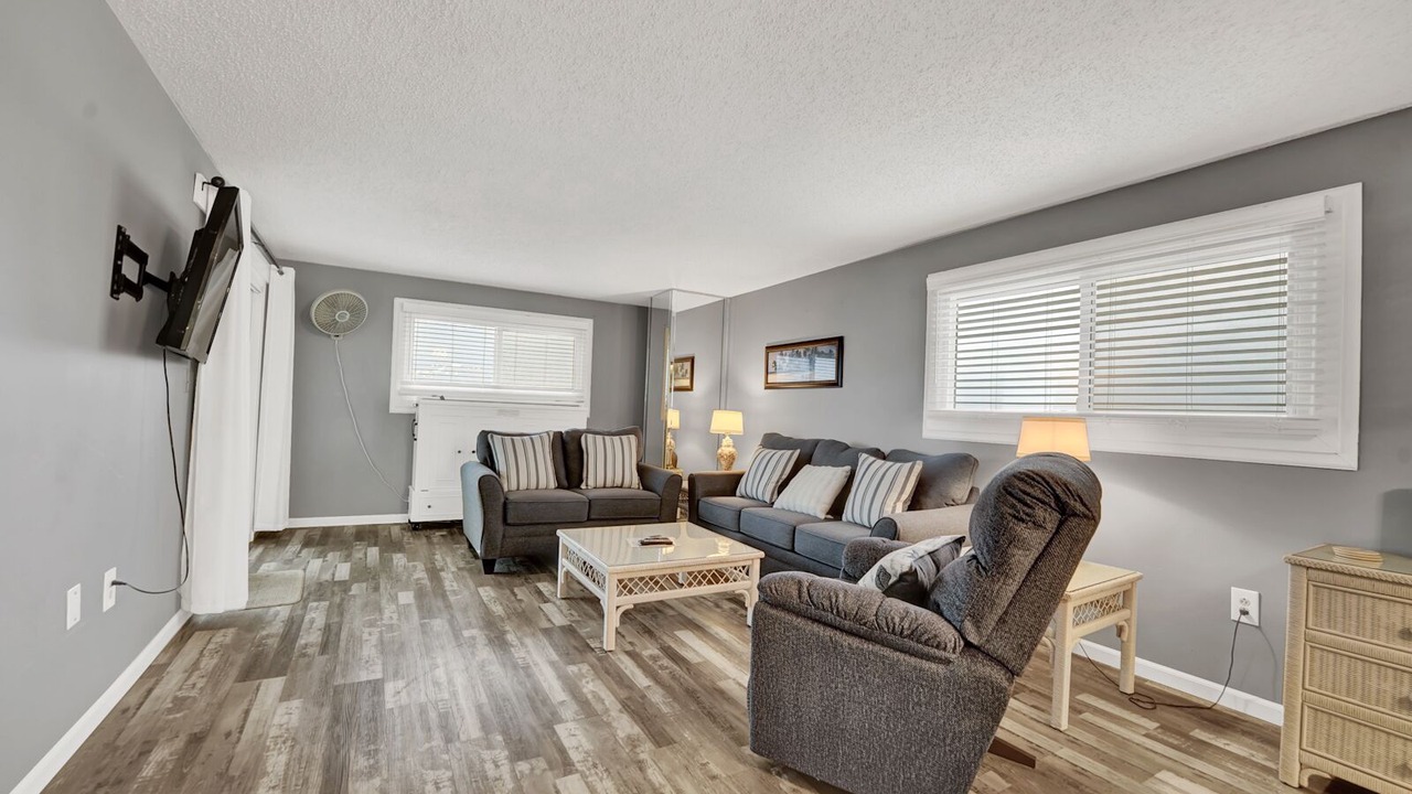 Photo of Livingroom in Biltmore Beach