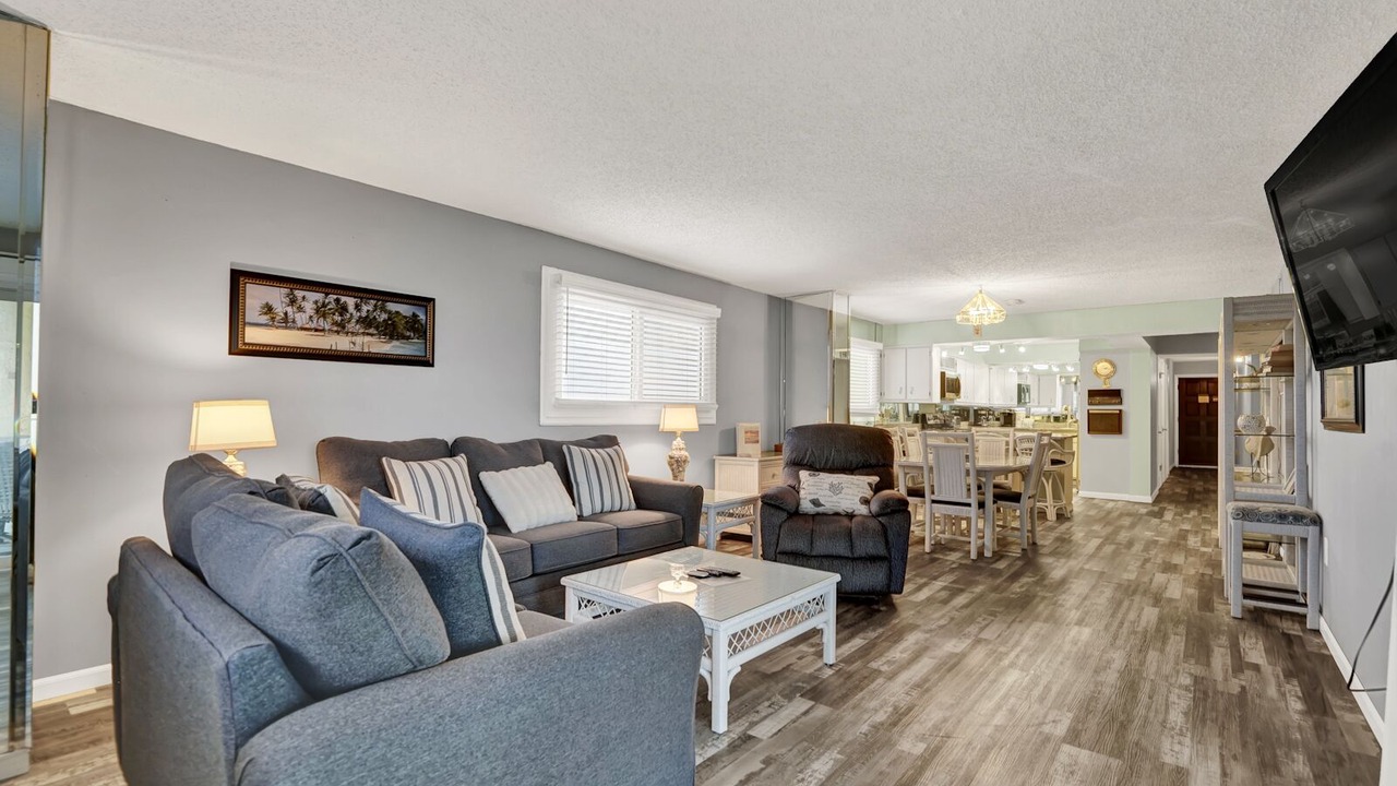 Photo of Livingroom in Biltmore Beach
