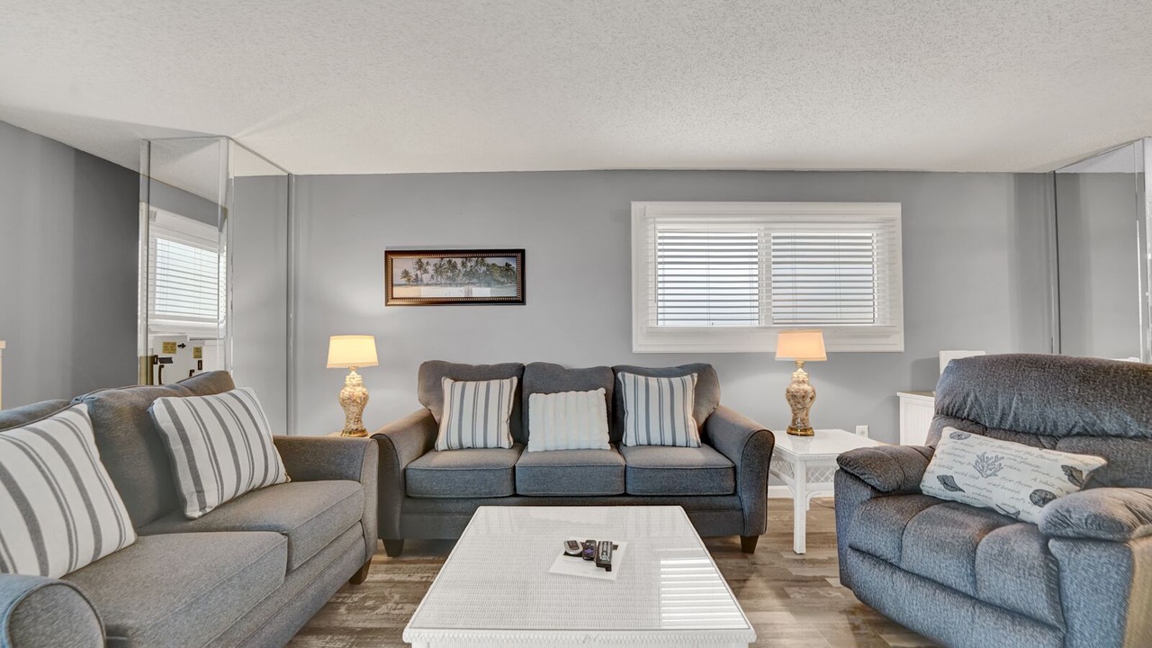 Photo of Livingroom in Biltmore Beach