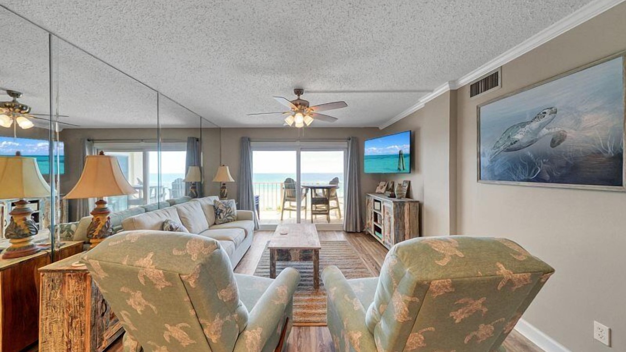 Photo of Livingroom in Biltmore Beach