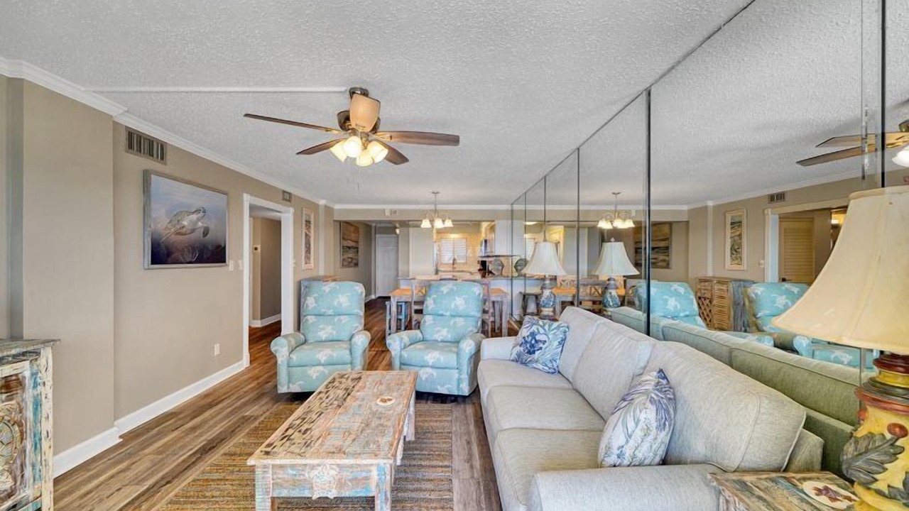 Photo of Livingroom in Biltmore Beach