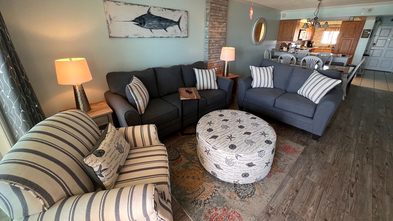 Photo of Livingroom in Biltmore Beach