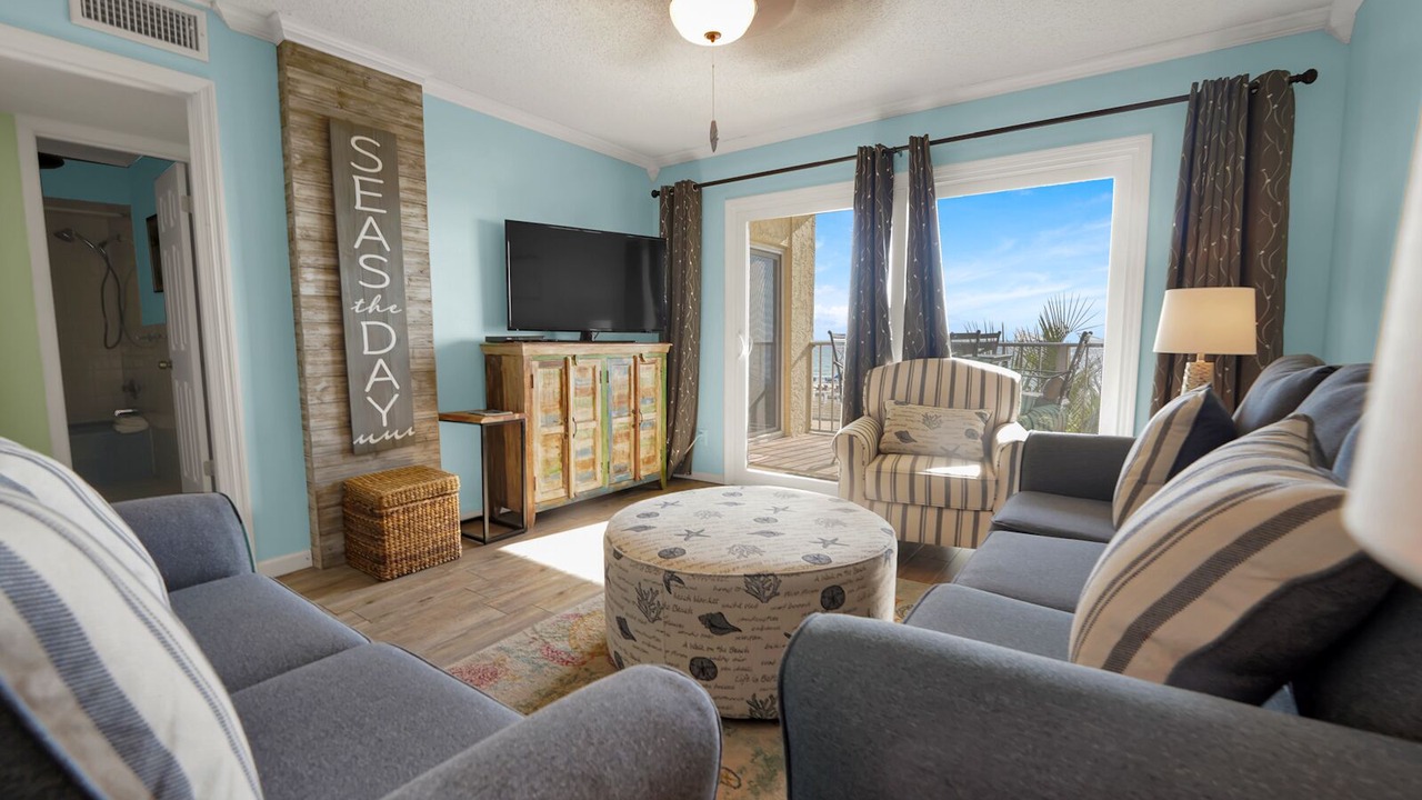Photo of Livingroom in Biltmore Beach