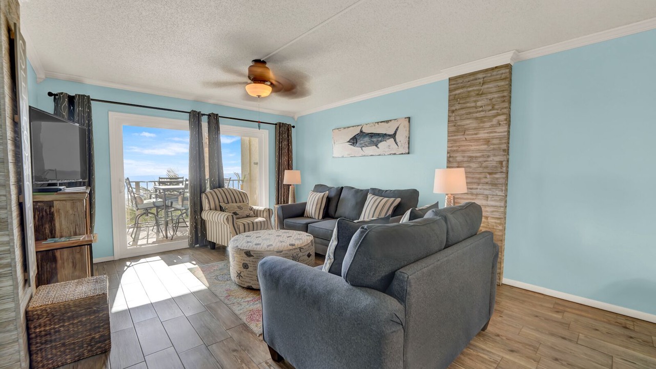 Photo of Livingroom in Biltmore Beach
