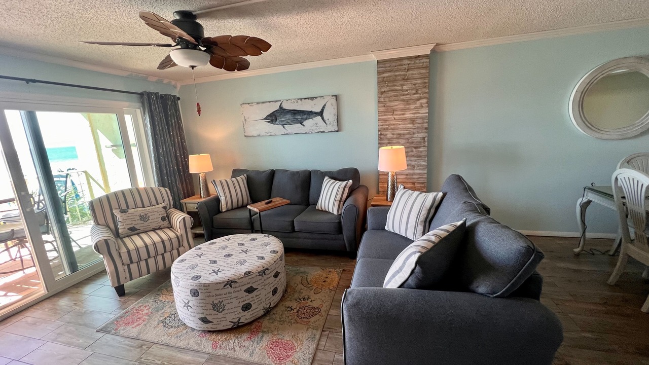 Photo of Livingroom in Biltmore Beach