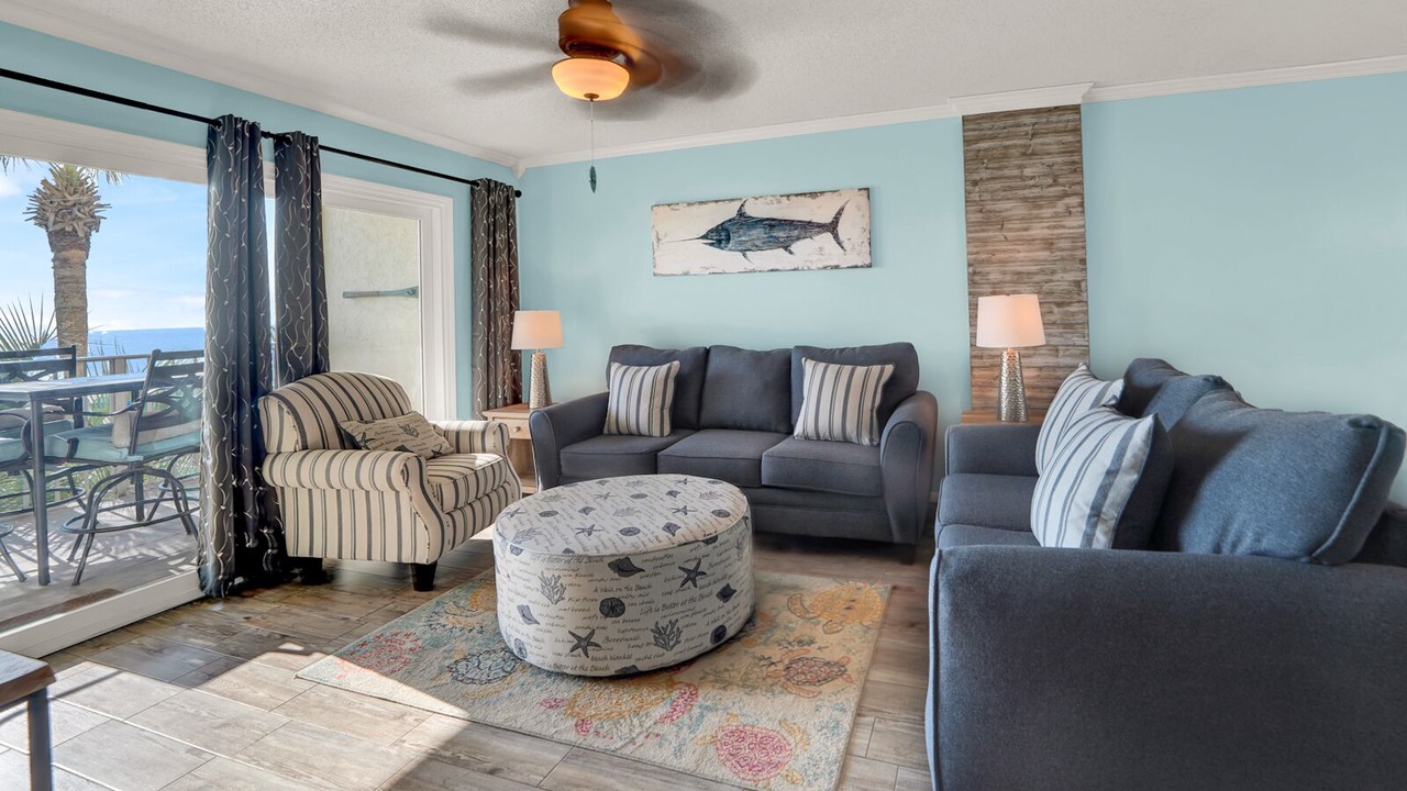 Photo of Livingroom in Biltmore Beach