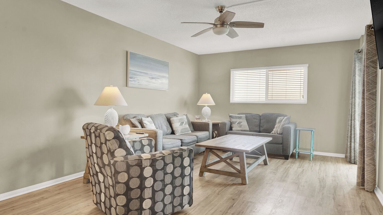 Photo of Livingroom in Biltmore Beach