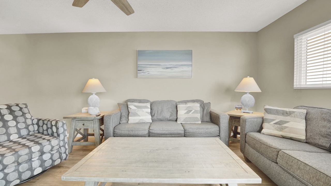 Photo of Livingroom in Biltmore Beach