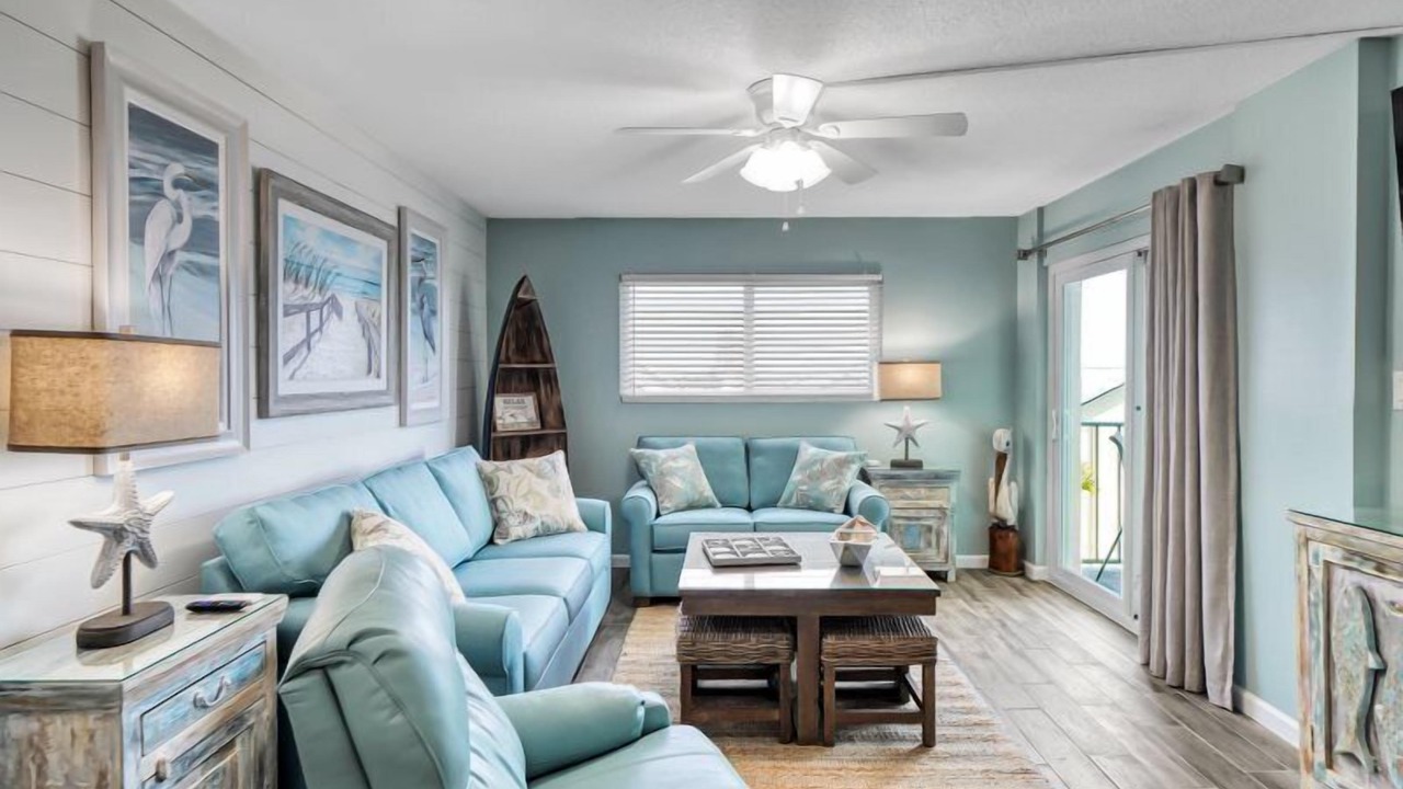 Photo of Livingroom in Biltmore Beach
