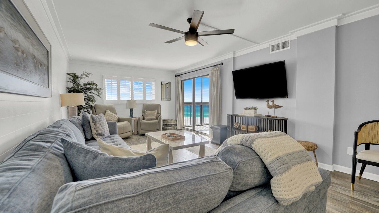 Photo of Livingroom in Biltmore Beach