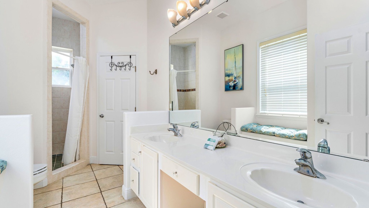 Photo of Bathroom in Plantation