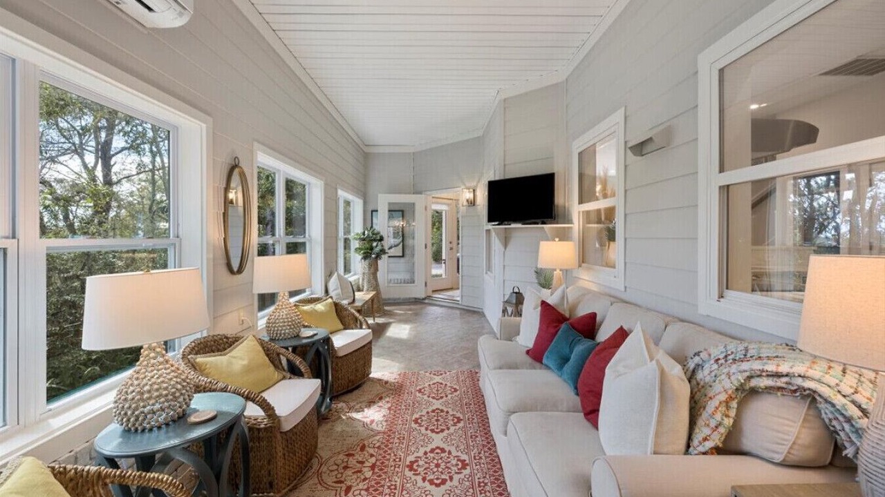 Photo of Livingroom in Dune Allen Beach