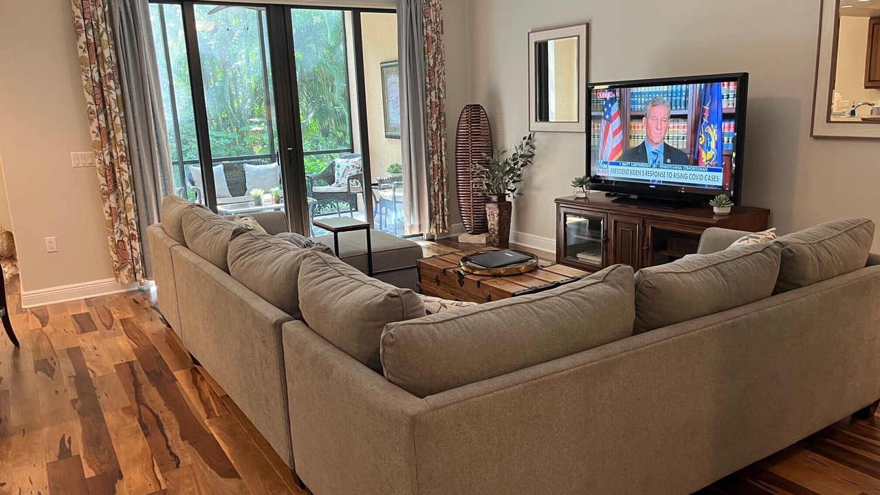Photo of Livingroom in Royal Harbor