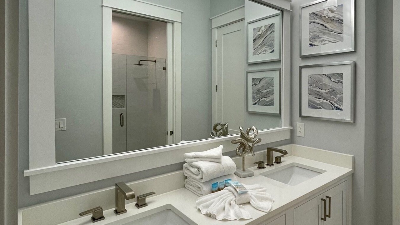 Photo of Bathroom in Gulfview Heights