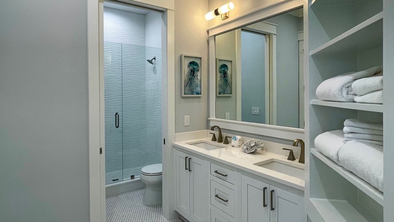 Photo of Bathroom in Gulfview Heights