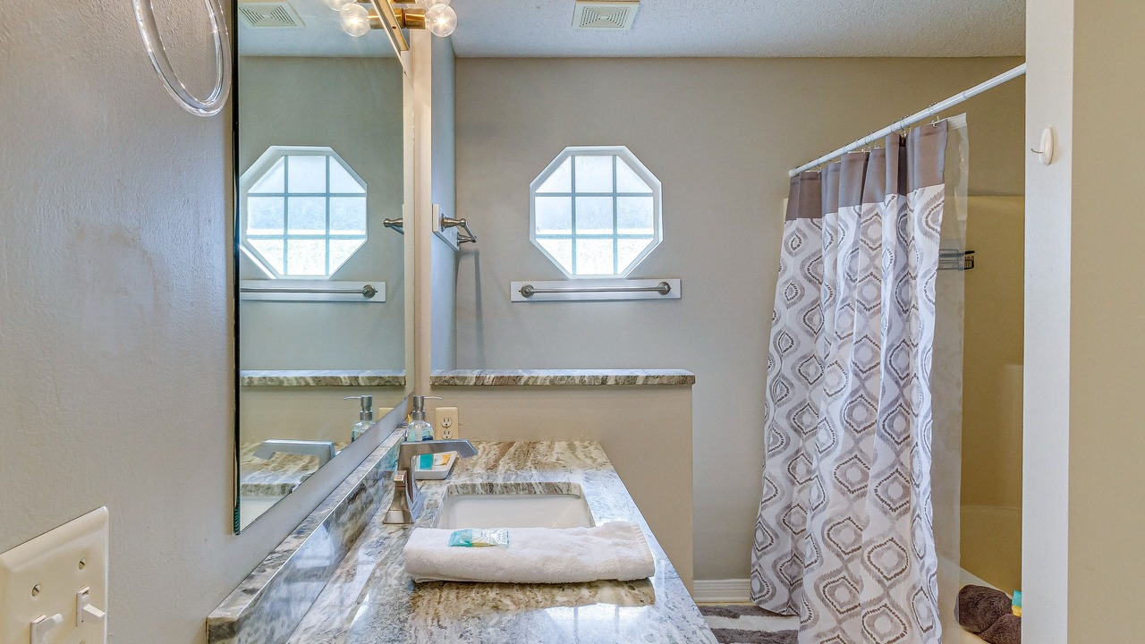 Photo of Bathroom in Lillian