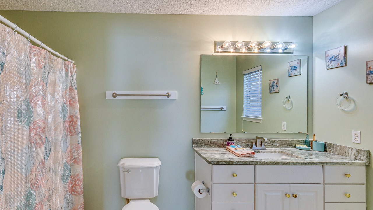 Photo of Bathroom in Lillian