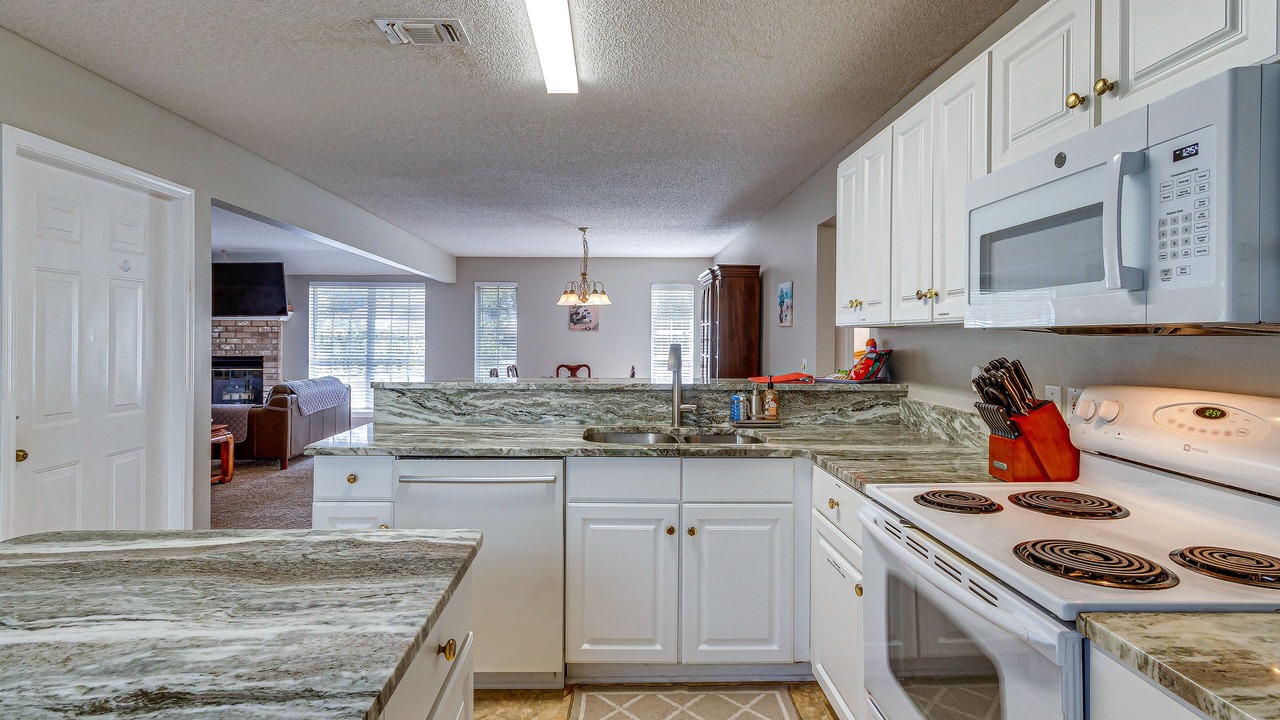 Photo of Kitchen in Lillian