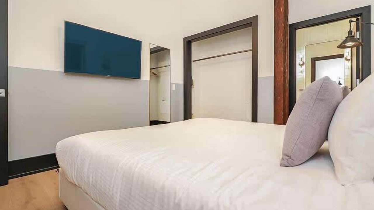 Photo of Bedroom in Arts/Warehouse District