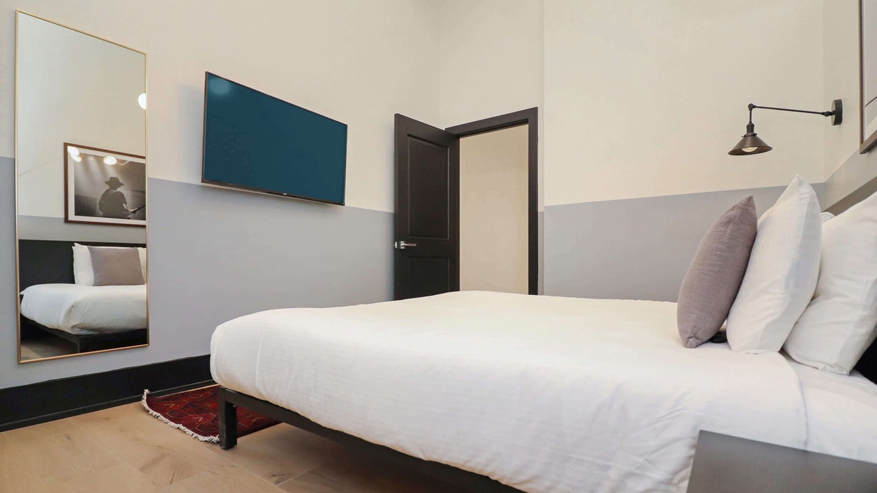 Photo of Bedroom in Arts/Warehouse District