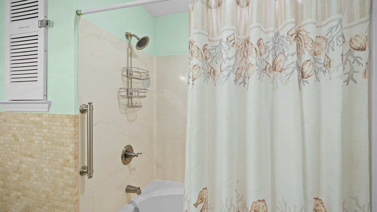 Photo of Bathroom in Holiday Isle