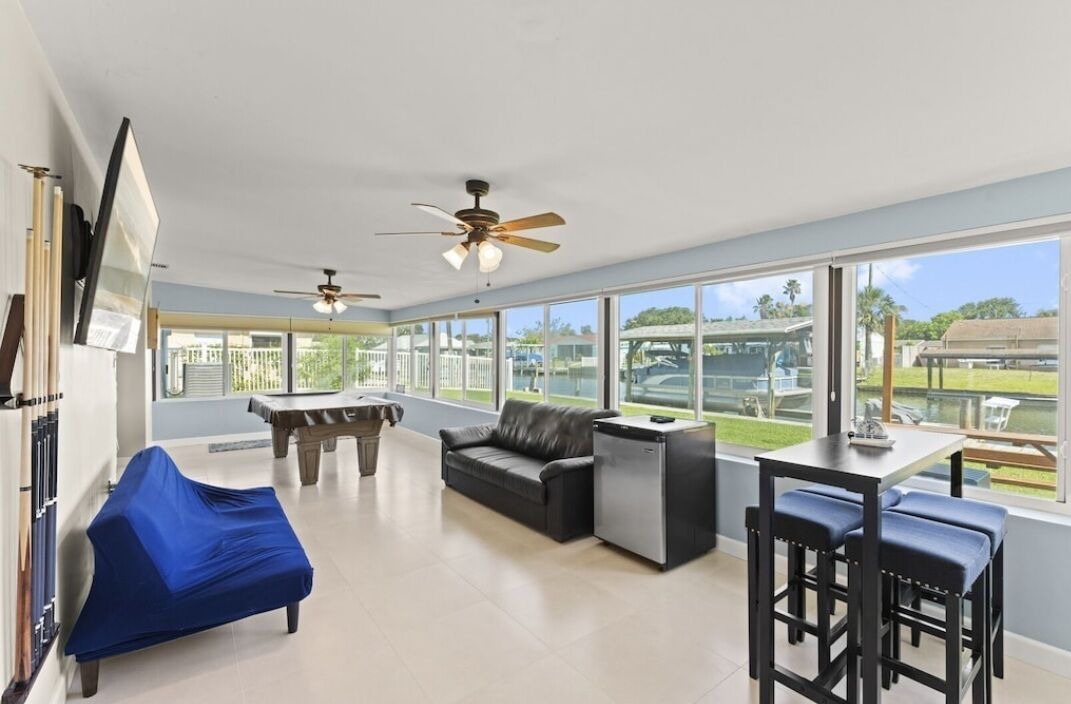 Photo of Livingroom in Convair Cove