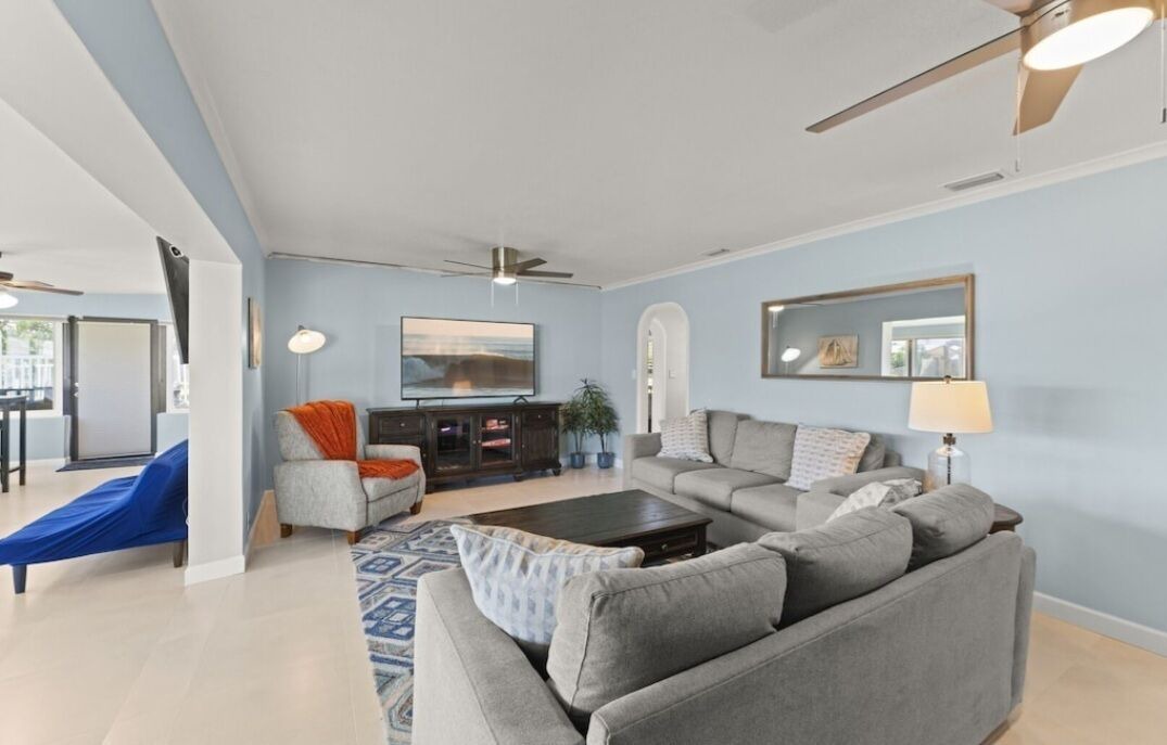 Photo of Livingroom in Convair Cove