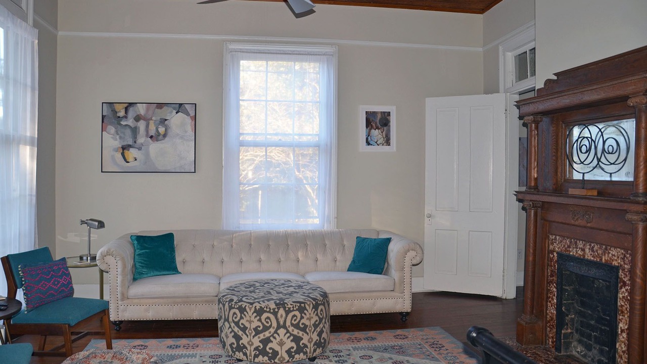 Photo of Livingroom in Old East Hill