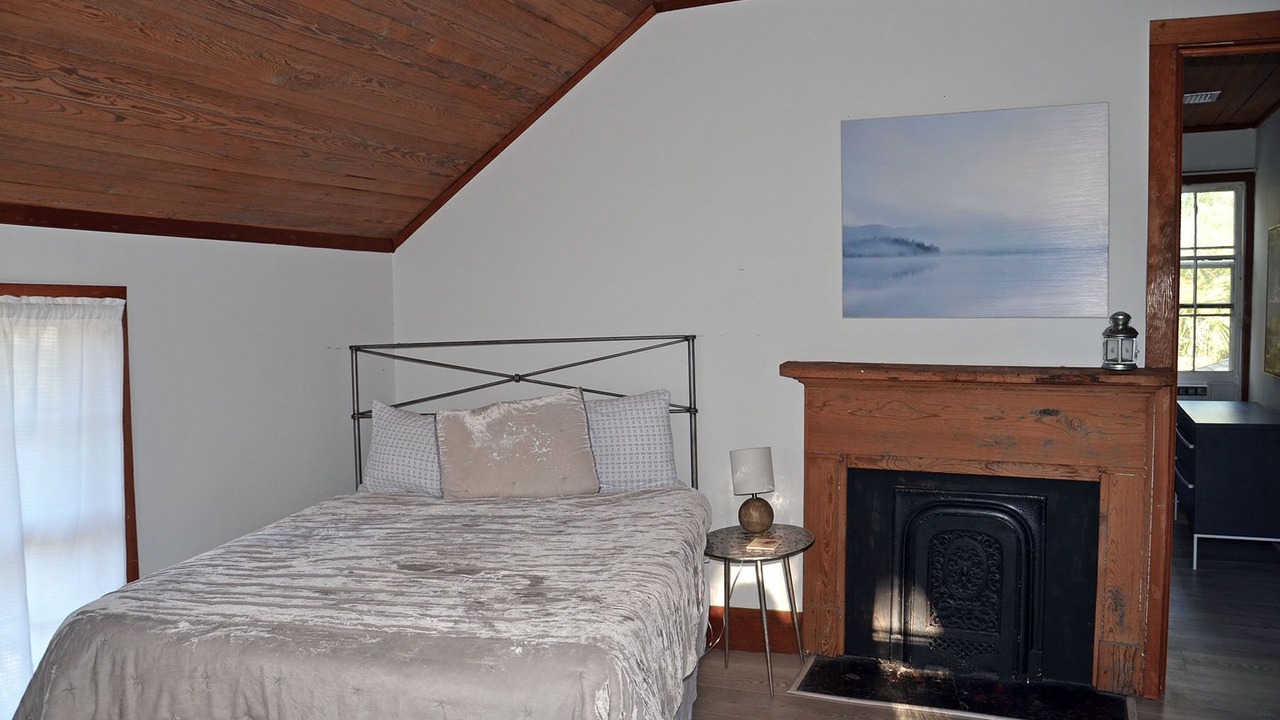 Photo of Bedroom in Old East Hill