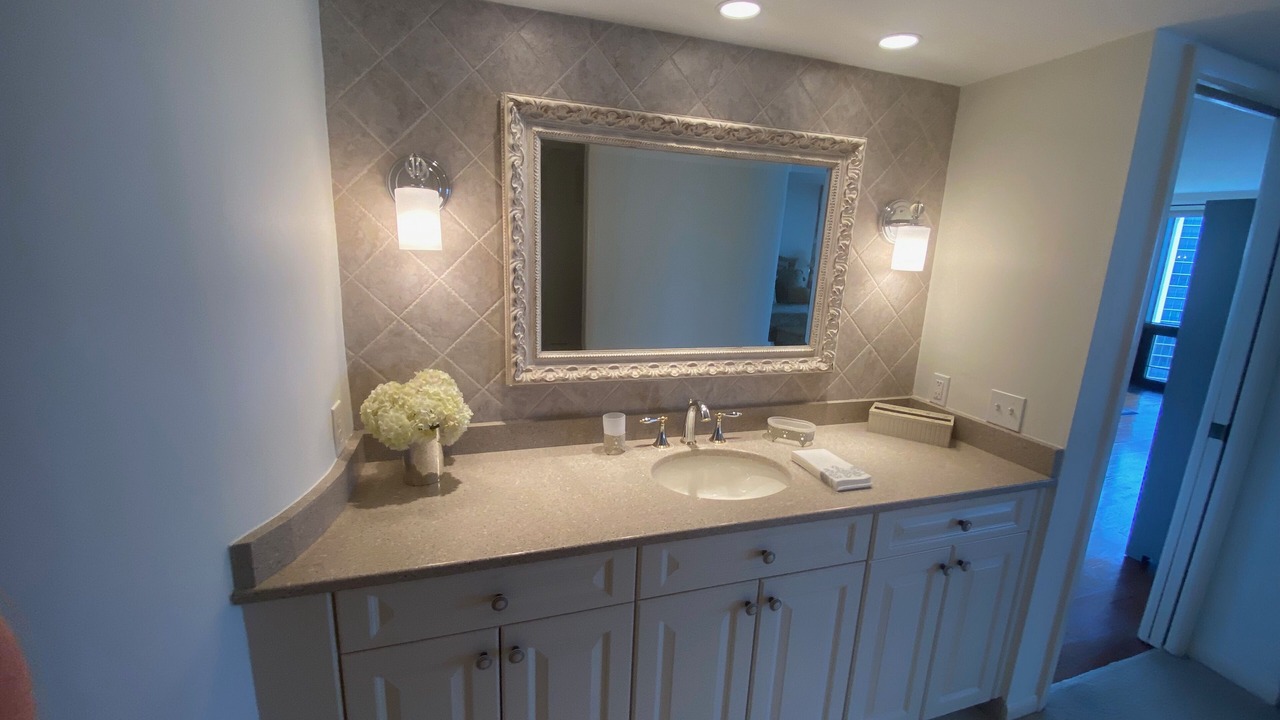 Photo of Bathroom in Park Shore
