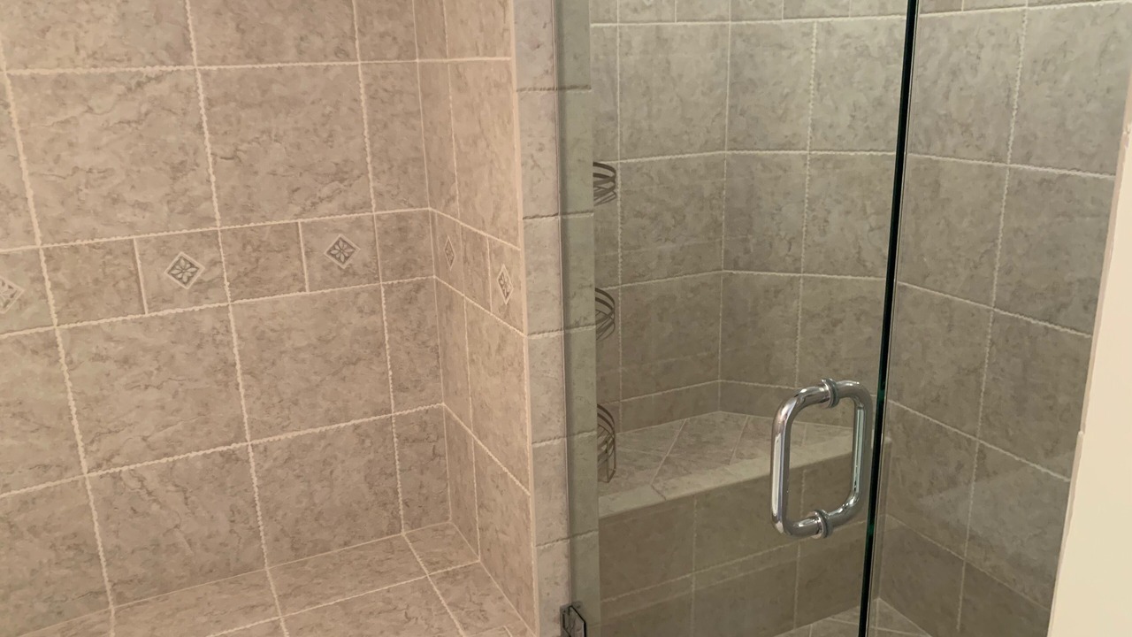 Photo of Bathroom in Park Shore