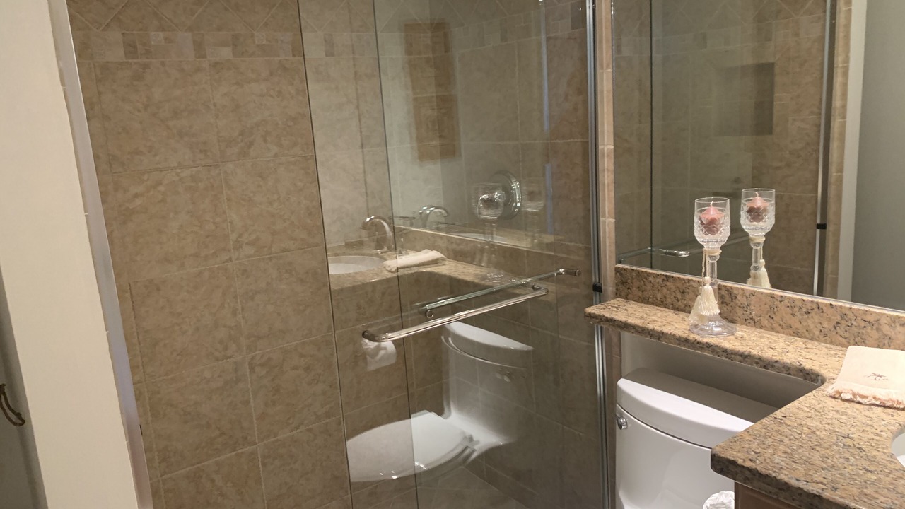 Photo of Bathroom in Park Shore