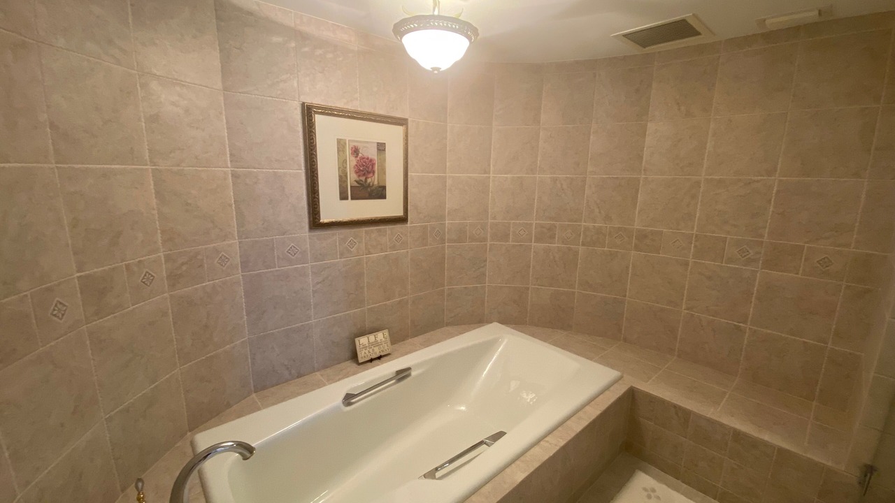 Photo of Bathroom in Park Shore