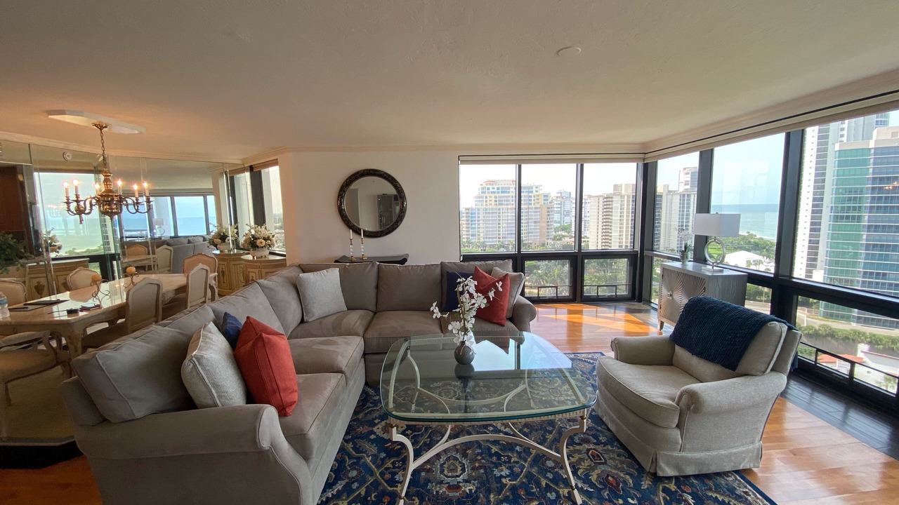 Photo of Livingroom in Park Shore