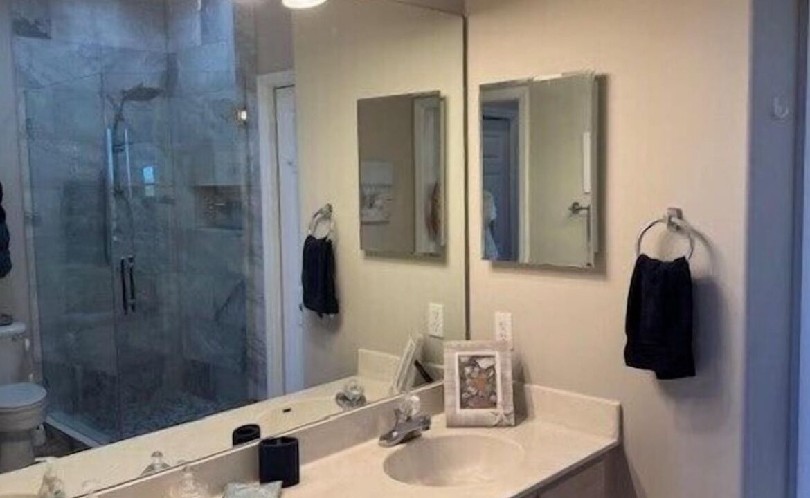 Photo of Bathroom in Tropical Cove