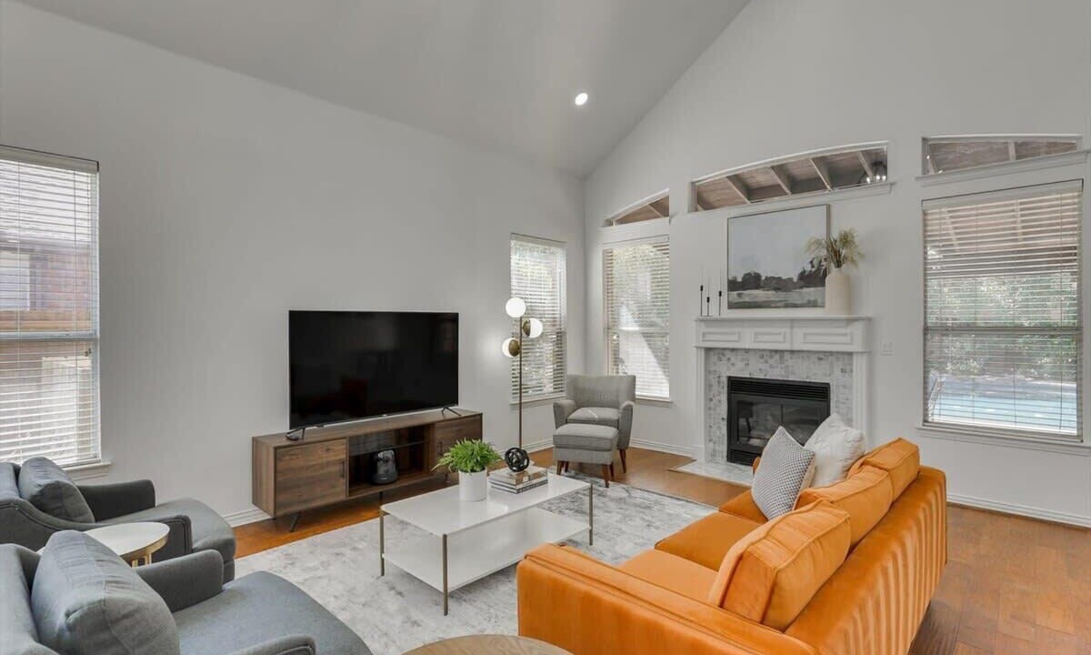 Photo of Livingroom in Rowlett
