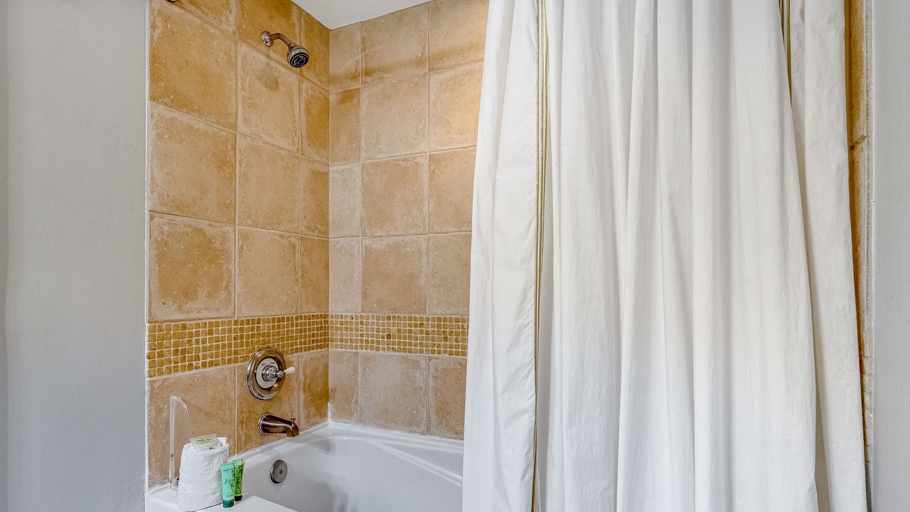 Photo of Bathroom in Baytowne Wharf