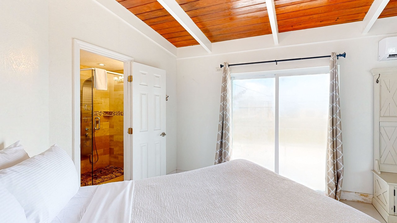 Photo of Bedroom in Summerland Key