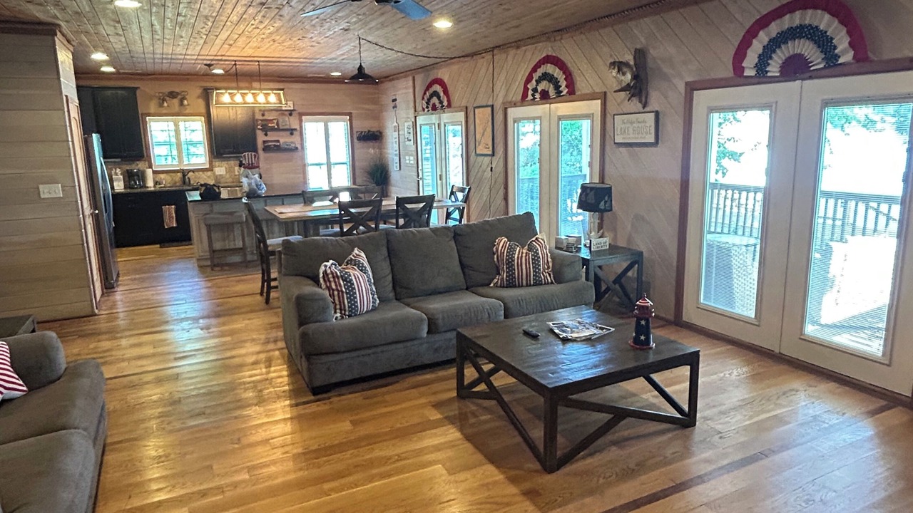 Photo of Livingroom in Guntersville