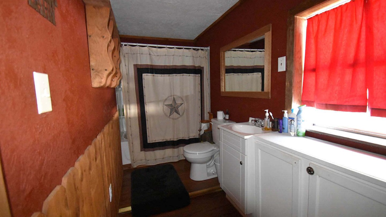 Photo of Bathroom in Broaddus